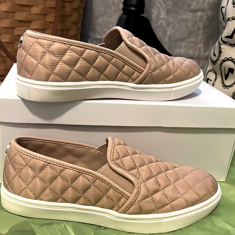 NWT- STEVE MADDEN SLIP ON SHOES 7.5 👠👠